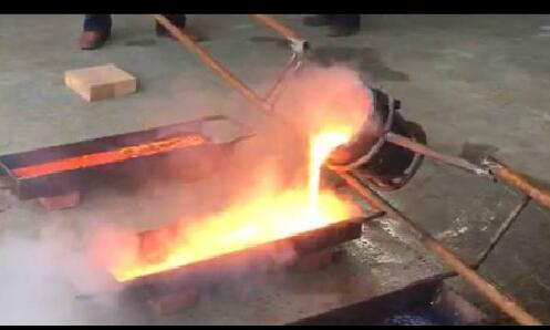 熔煉爐現場操?? title=